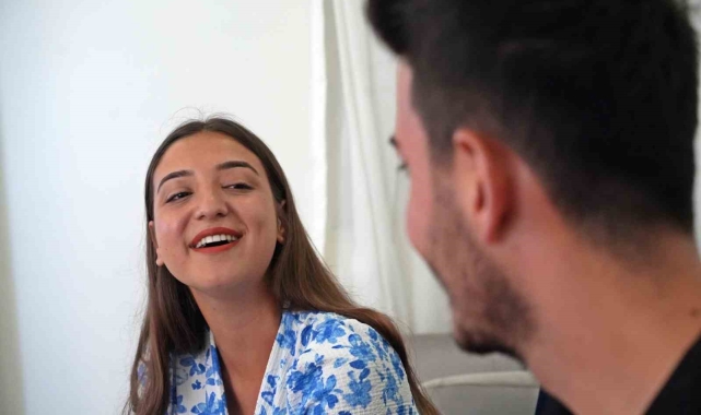 Yedi yıl boyunca 'bizim evde damat yok' diye şarkı söyleyip evinin damadı yaptı