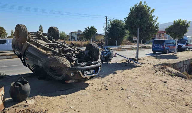 Yenipazar'da kamyonet takla attı: 2 yaralı