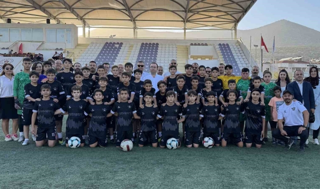 YK Enerji'den Milaslı genç futbolculara destek