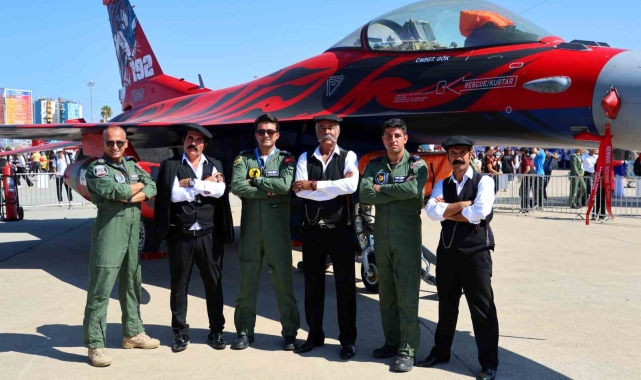 Yöresel kıyafetleriyle TEKNOFEST'te ilgi topluyorlar