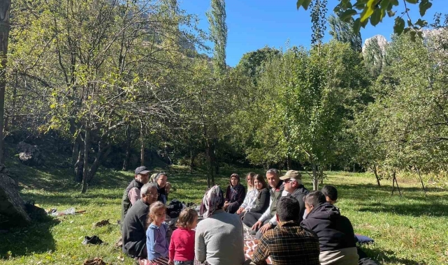 Yüksekova'da çiftçiler bilgilendiriliyor