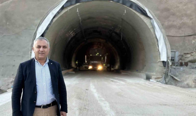 Yüksekova'da dev yatırımda sona gelindi: Tünelde asfaltlama ve aydınlatma çalışmaları sürüyor