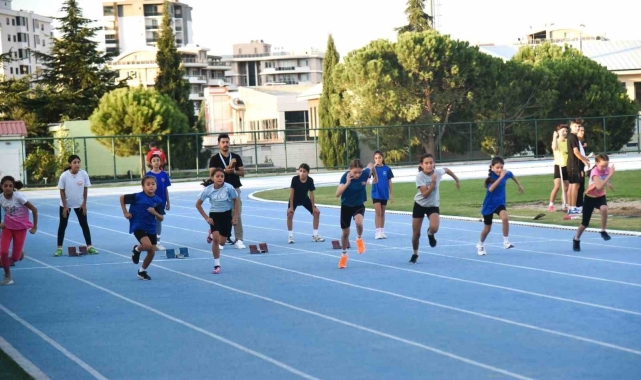 Yunusemreli atletler madalyaları topladı
