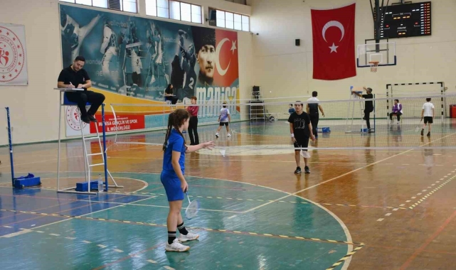 Yunusemreli badmintonculardan 8 madalya