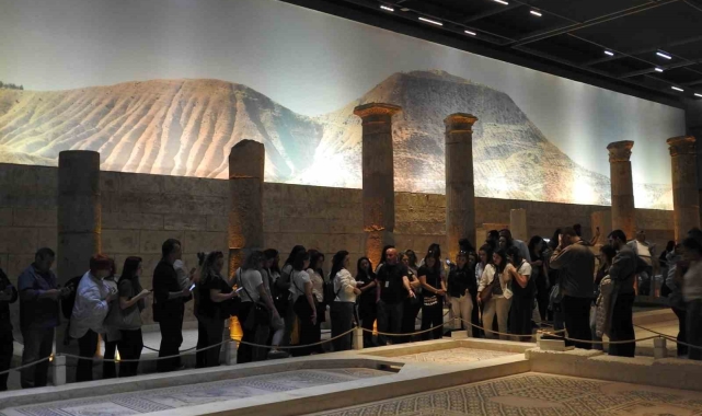 Zeugma Mozaik Müzesi ziyaretçi akınına uğruyor