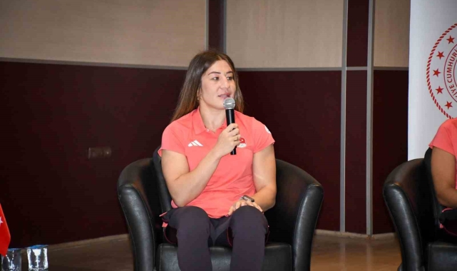 "Zirvedeki Sporcu Buluşmaları" Gençlere İlham Verdi