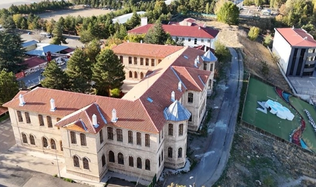 108 yıllık lisenin duvarları tarih kokuyor