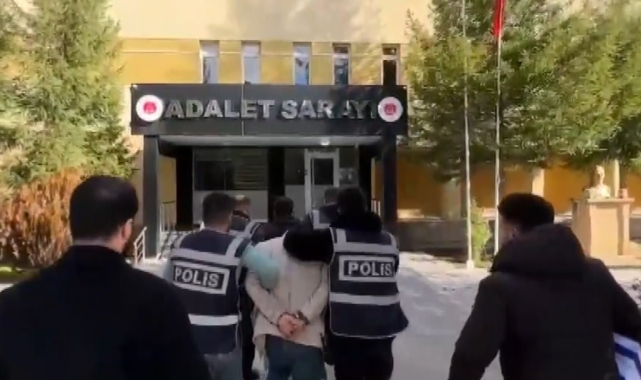 19 ilde 36 vatandaşı dolandıran ve 20 yıl hapis cezası bulunan suç makineleri Bayburt polisi tarafından yakalandı