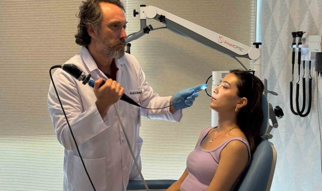 25 yaşındaki genç kızın dişi ameliyatla burnundan çıkarıldı