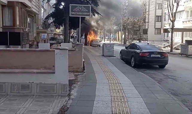 3 ay önce yapamadığını şimdi yaptı: Aracını ve evini ateşe vererek intihar etti