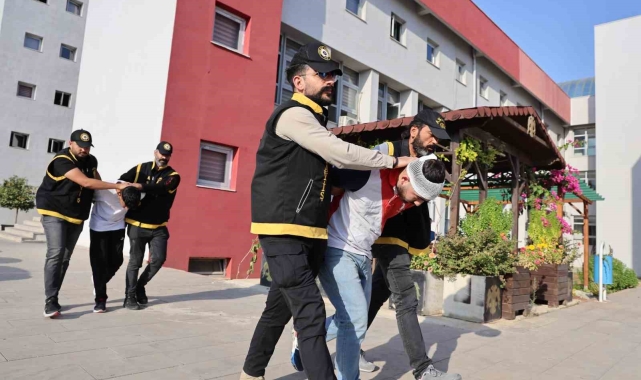 Adana'da kebapçıya silahla saldıran 2 şüpheli tutuklandı