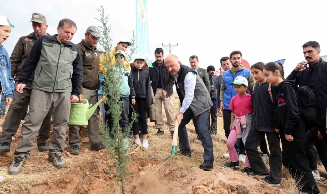 Adıyaman'da 11 bin fidan toprakla buluştu