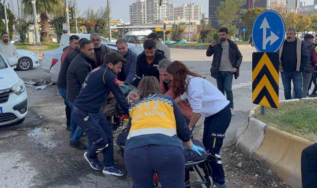 Adıyaman'da, iki otomobil çarpıştı: 4 yaralı
