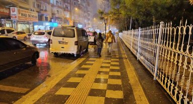 Afyonkarahisar'da beklenen kar yağışı başladı