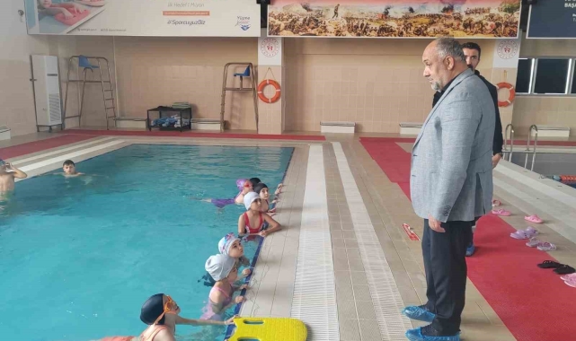 Afyonkarahisar'da 'Yüzme Bilmeyen Kalmasın' projesi devam ediyor