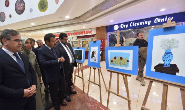 Ahlat'ta "Ben Engelli Olsaydım" resim sergisi açıldı