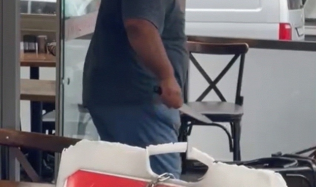 Akli dengesi yerinde olmayan adam annesini darp etti, polise bıçak çekti