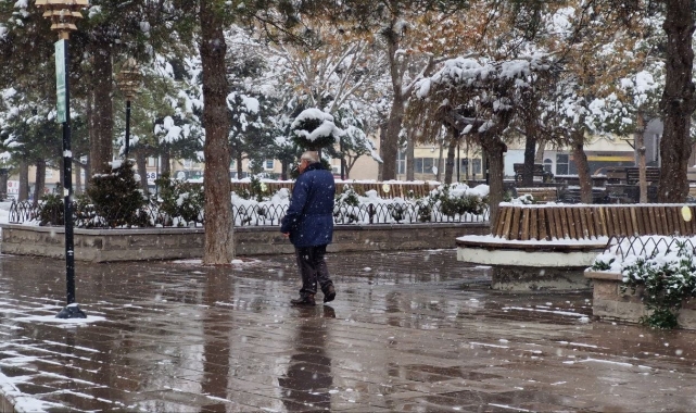 Aksaray'da kar yağışı etkili oluyor