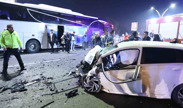 Aksaray'da otomobil ile otobüs çarpıştı: 1 ölü