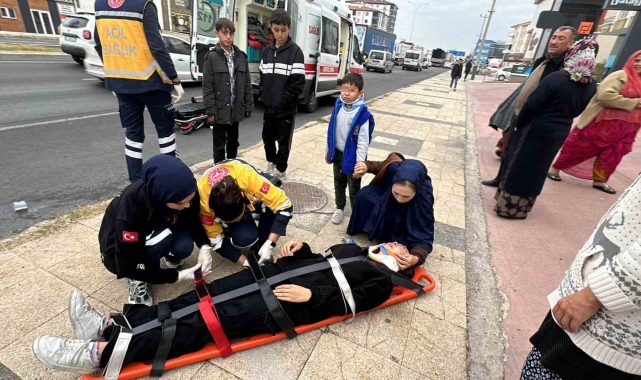 Aksaray'da otomobilin çarptığı 2 çocuk yaralandı