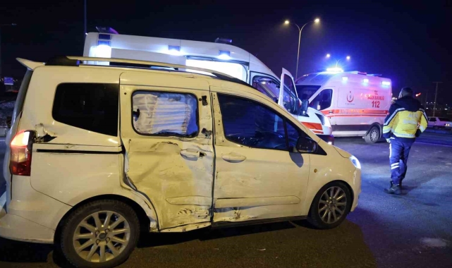 Aksaray'da tır ile hafif ticari araç çarpıştı: 2 yaralı