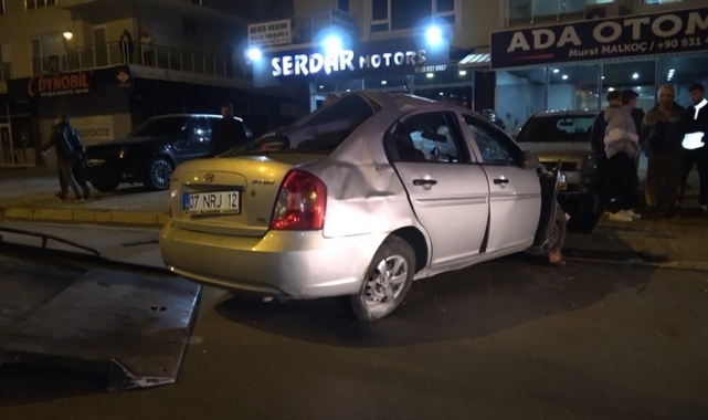 Alanya'da otomobil palmiye ağacına çarptı: 1 ölü, 3 yaralı