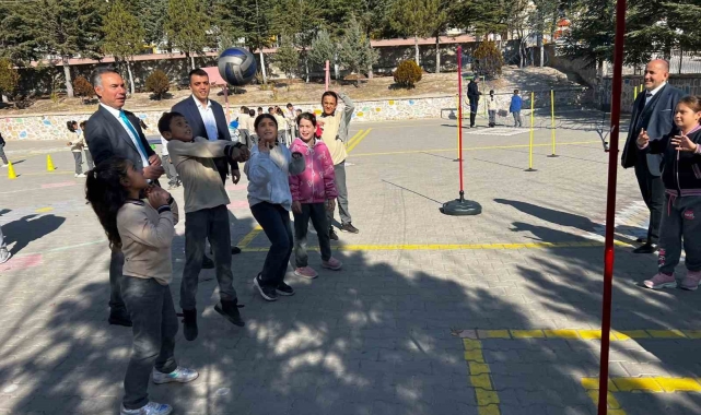 Altunhisar'da Çocuklar Okula Sporla Başlıyor