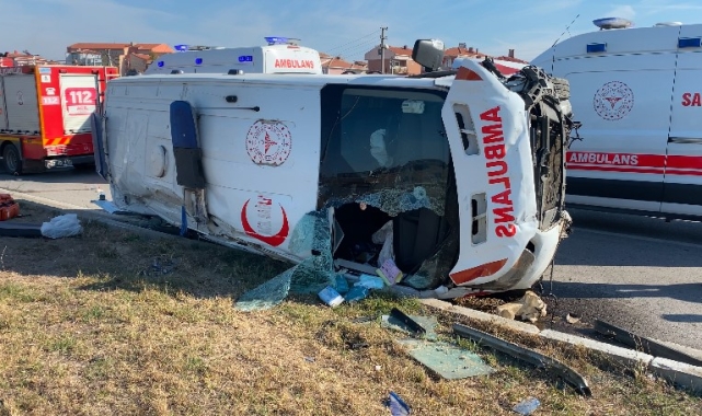 Ambulans kaza yaptı: 7 yaralı