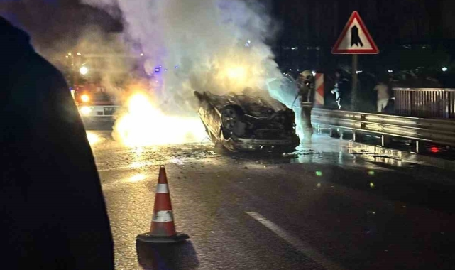 Ankara'da takla atan araç alevlere teslim oldu: 2 yaralı