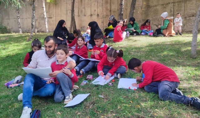 Anneler ve çocuklar birlikte resim yaptı