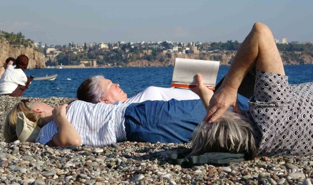 Antalya'da kar manzaralı deniz keyfi