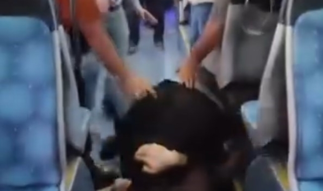 Antalya'da otobüs içinde 'yan bakma' kavgası