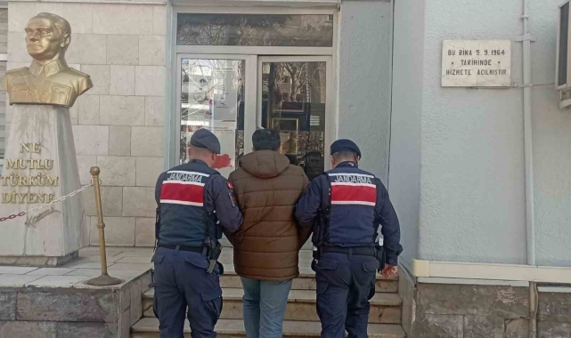 Aranan şahıslar jandarmadan kaçamadı