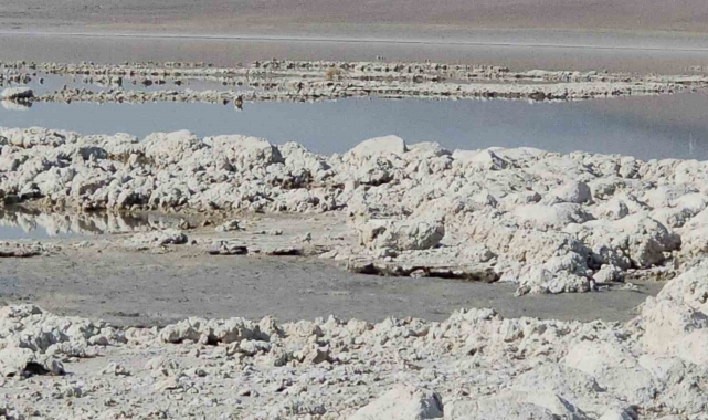 Arin Gölü'nde duvar kalıntıları ortaya çıktı