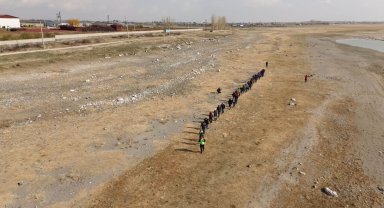 Arin Gölü'nde su seviyesi her geçen gün biraz daha düşüyor