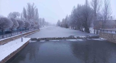 Arpalı'da kırağı sonrası görsel şölen