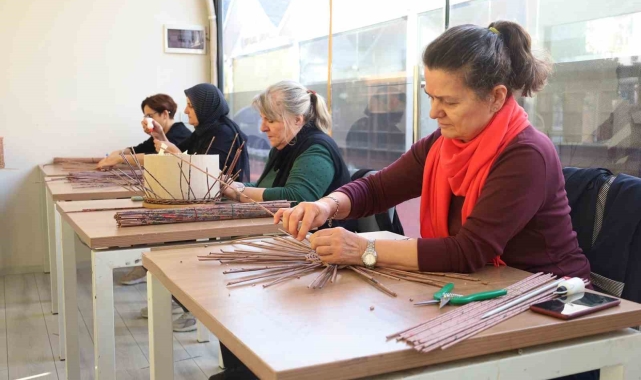 Atıklar ilham veren ellerde 'sanat' olarak hayata dönüyor