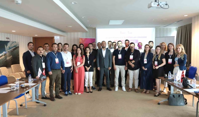 Aydem Perakende ve Gediz Perakende, iş ortaklarıyla İzmir'de bir araya geldi