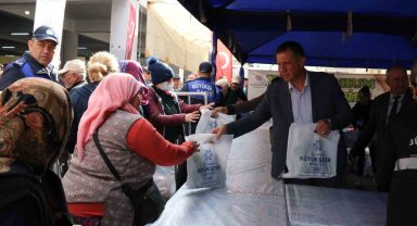 Aydın BŞB Yenipazar'da fide dağıttı