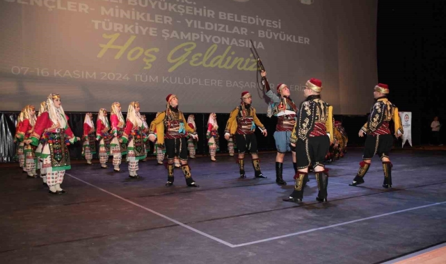 Ayna Folklor ekibi Denizli'de Türkiye 3.sü oldu