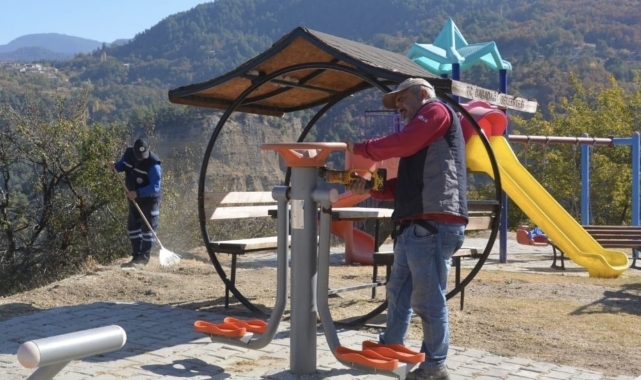Babadağ'da parklar çocuklar için güvenli ve eğlenceli alanlara dönüşüyor