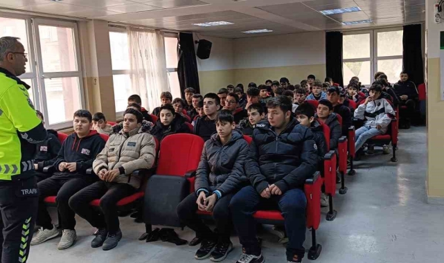 Bafra'da öğrencilere trafik güvenliği eğitimi