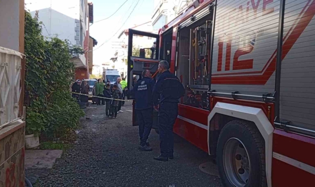 Bafra'da yangın: 3 katlı binanın giriş katı kullanılamaz hale geldi