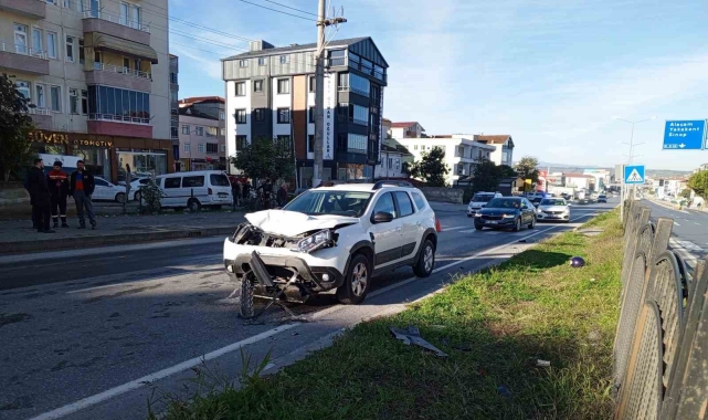 Bafra'da yaya geçidinden geçmeye çalışan motosiklete otomobil çarptı: 2 ağır yaralı