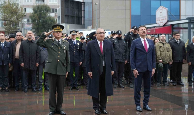 Bahçelievler Belediyesi 10 Kasım'da Atatürk'ü saygıyla andı