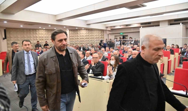 Bahçeli'nin ismi kaldırıldı, MHP ve AK Parti grubu meclisi terk etti