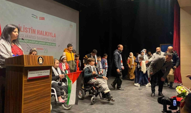 Bakan Işıkhan: "Bu haklı mücadeleyi terörle eşdeğer tutmak kabul edilemez, bu tavrı ve söylemi kınıyoruz"