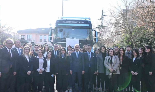 Bakan Uraloğlu: "Emniyetli ve güvenli tır parkları oluşturarak özellikle kadın sürücülerin istihdamını kolaylaştırmayı hedefliyoruz"