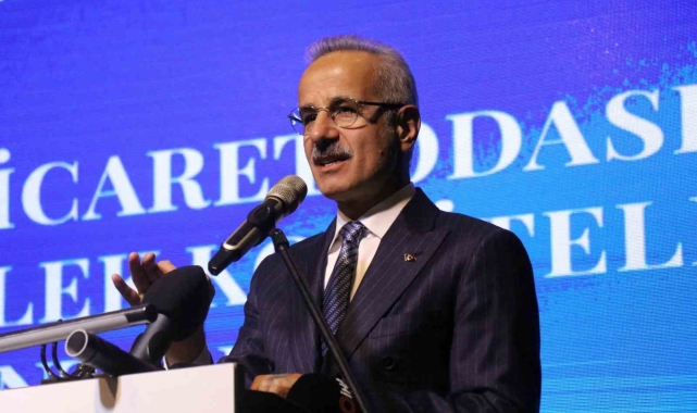 Bakan Uraloğlu: "Ülke savunması için donanmanın rolü neyse, ülke ticareti için de denizcilik sektörünün rolü tam olarak budur"