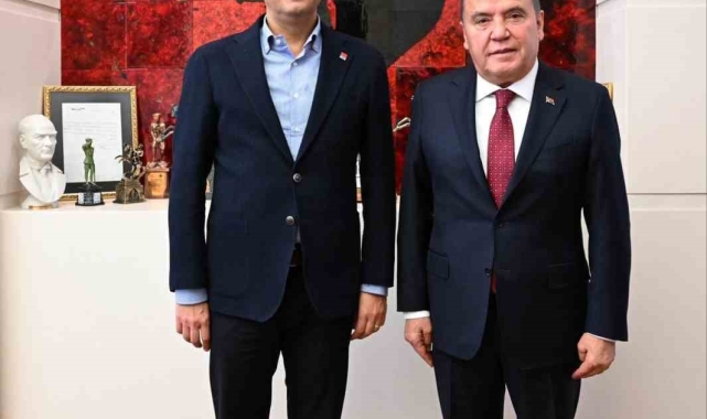 Başkan Böcek, Antalya'daki projeleri Özgür Özel'e anlattı
